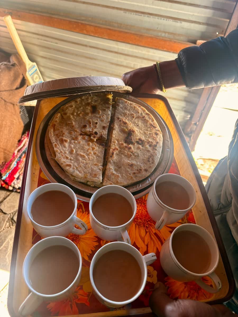 Tray of evening tea and fresh roti served to guests at Thatharana Trek